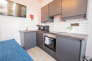 Fridge, microwave, oven, stovetop - Howth Marina Hideaway (Howth)