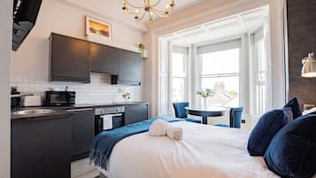 1 bedroom, iron/ironing board, internet, bed sheets