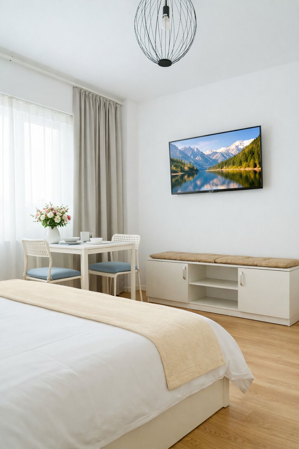 Iron/ironing board, WiFi, bed sheets