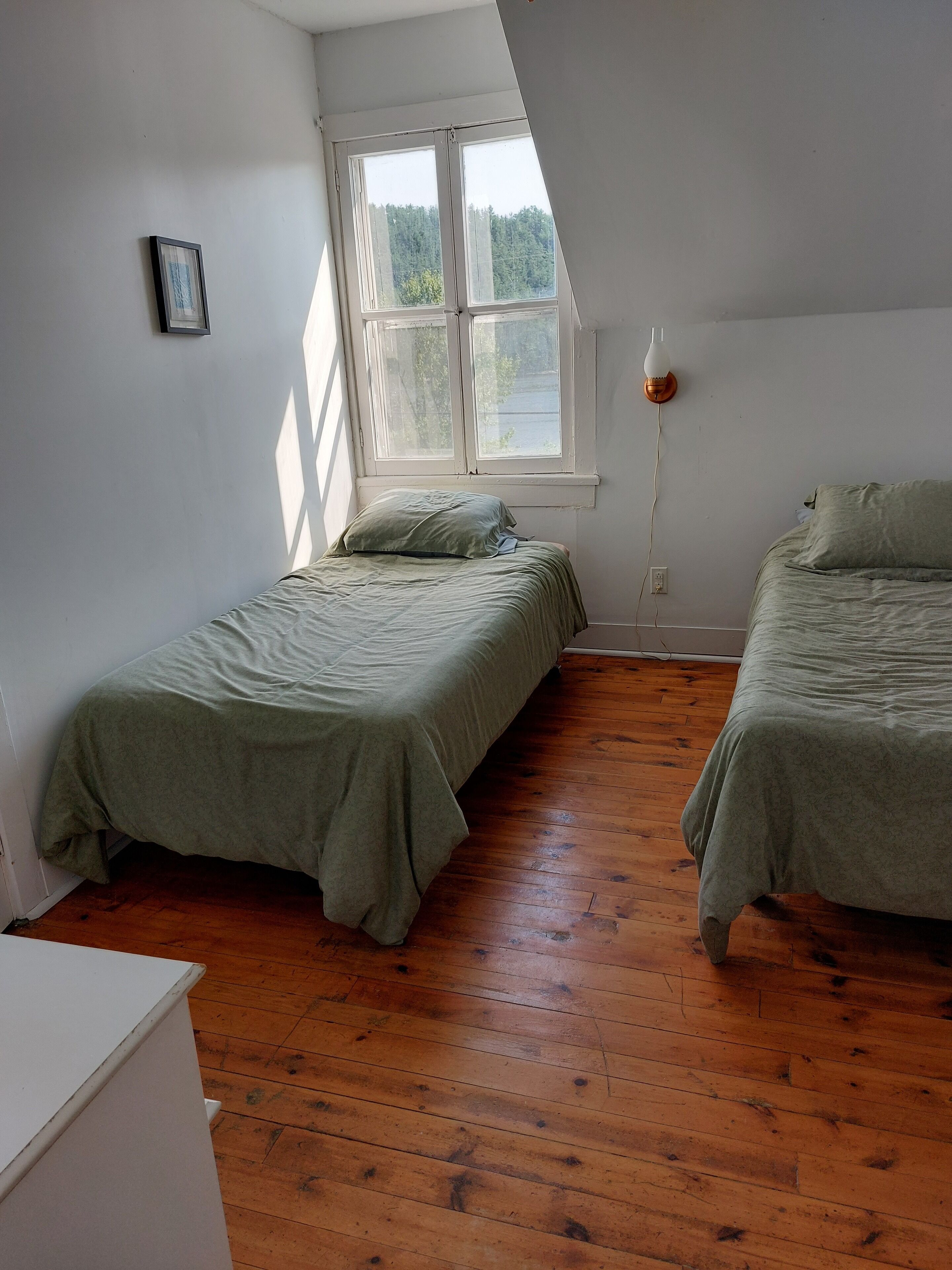 Free WiFi, bed sheets