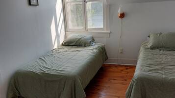 Free WiFi, bed sheets