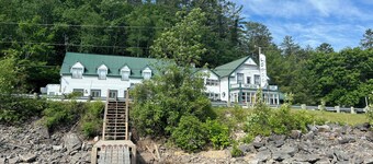 Ottawa River view 
Fishing/ Hunting Lodge for groups