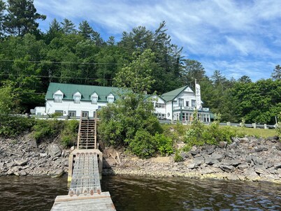 Ottawa River view 
Fishing/ Hunting Lodge for groups