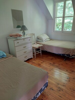 Free WiFi, bed sheets