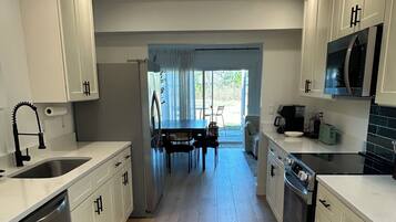 Micro-ondas, fogão, cooktop, lava-louças