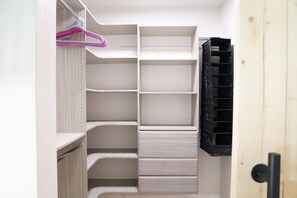 Interior - Beautifully Remodeled 3BR Home  Modern & Lake front (Odessa)