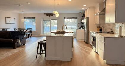 Private Dock Lakehouse – Kayaks, Firepit & Sunsets