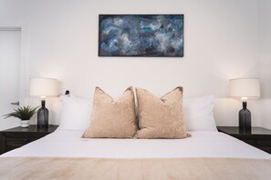 1 bedroom, desk, iron/ironing board, travel cot - Sugarhouse! Mtn Views!|TopFloor|King|Parking|Gym (Salt Lake City)