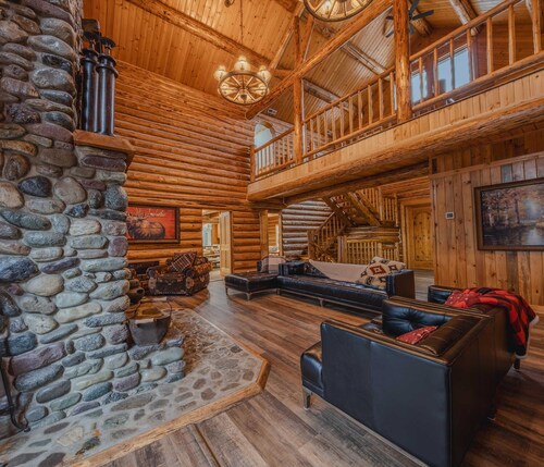 Wilderness Club Lodge For 25