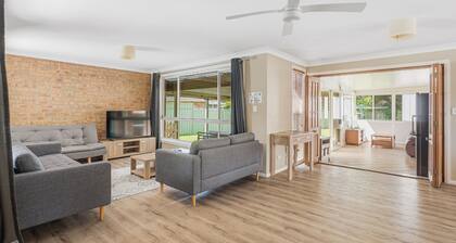 Boater's Retreat - just a short drive to the highway