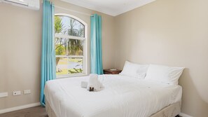 3 bedrooms, iron/ironing board, travel cot, Internet