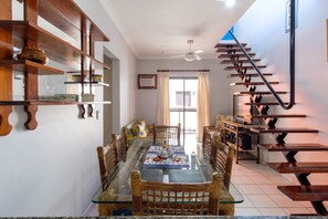 Dining - Penthouse with private barbecue and pool, prime area of ​​Praia Grande. (Ubatuba)