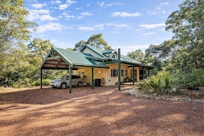 Exterior - Enjoyable 4-bedroom house with AC in charming Yallingup (Yallingup)