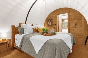 1 Schlafzimmer, Schreibtisch, Bügeleisen/Bügelbrett, Reisekinderbett