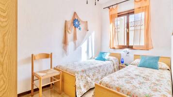 2 chambres, lit parapluie