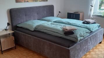 4 Schlafzimmer, Reisekinderbett, kostenloses WLAN, Bettwäsche