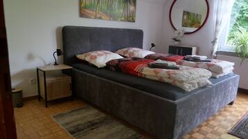 4 slaapkamers, reisbedje, gratis wifi, beddengoed