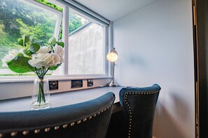 Interior - Modern Studio by Howth Marina (Howth)