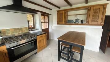 Mikroaaltouuni, uuni, liesi, astianpesukone