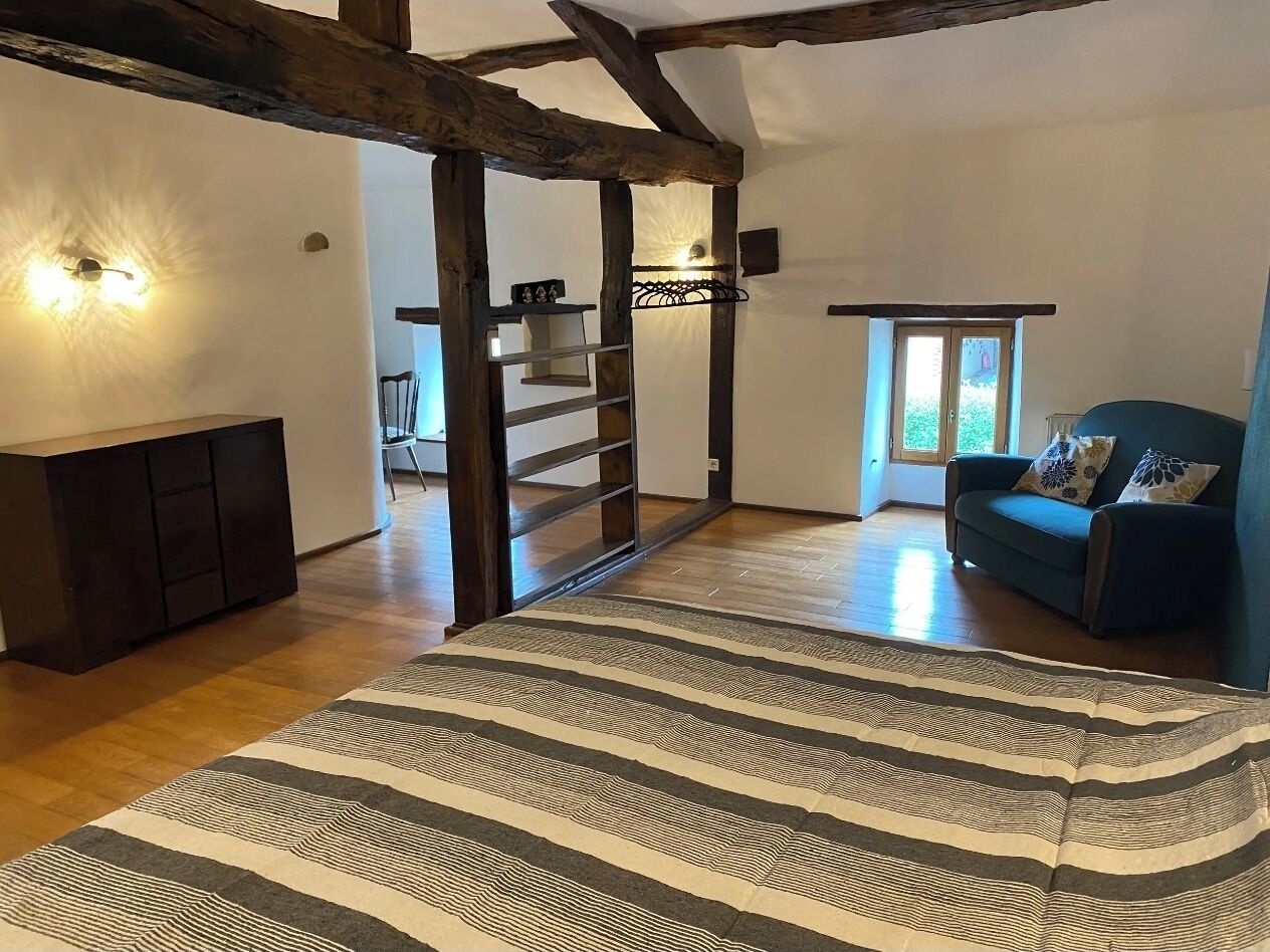 Silitysrauta/-lauta, Wi-Fi, vuodevaatteet