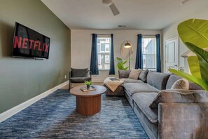 Televisión y oficina 