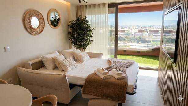 Un dormitorio con cama, un ventanal grande, una planta y vistas de la ciudad.