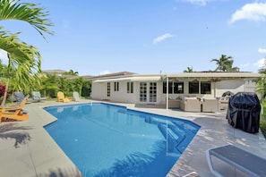 Pool - Tropical vacation retreat! Waterfront and Heated pool! (Pompano Beach)