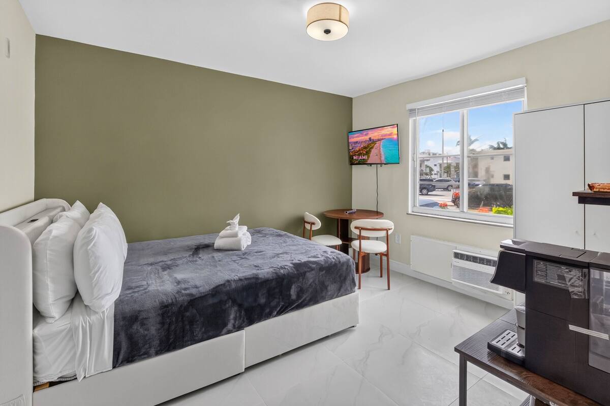 Superior Studio | Hypo-allergenic bedding available, minibar (some free items), desk