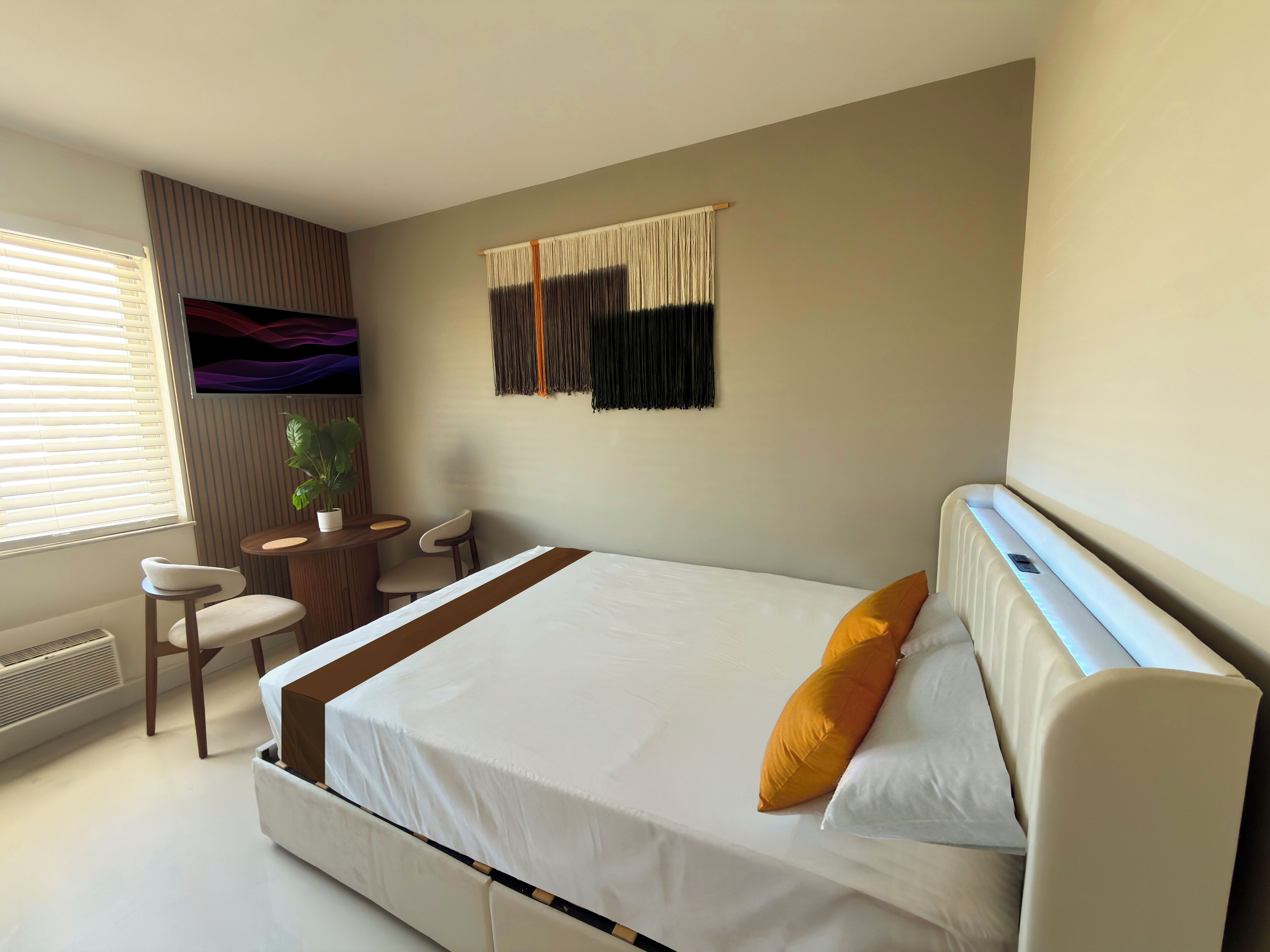 Estudi en suite Deluxe, vistes a la ciutat | Escriptori, planxa i posts de planxar i wifi gratuïta 