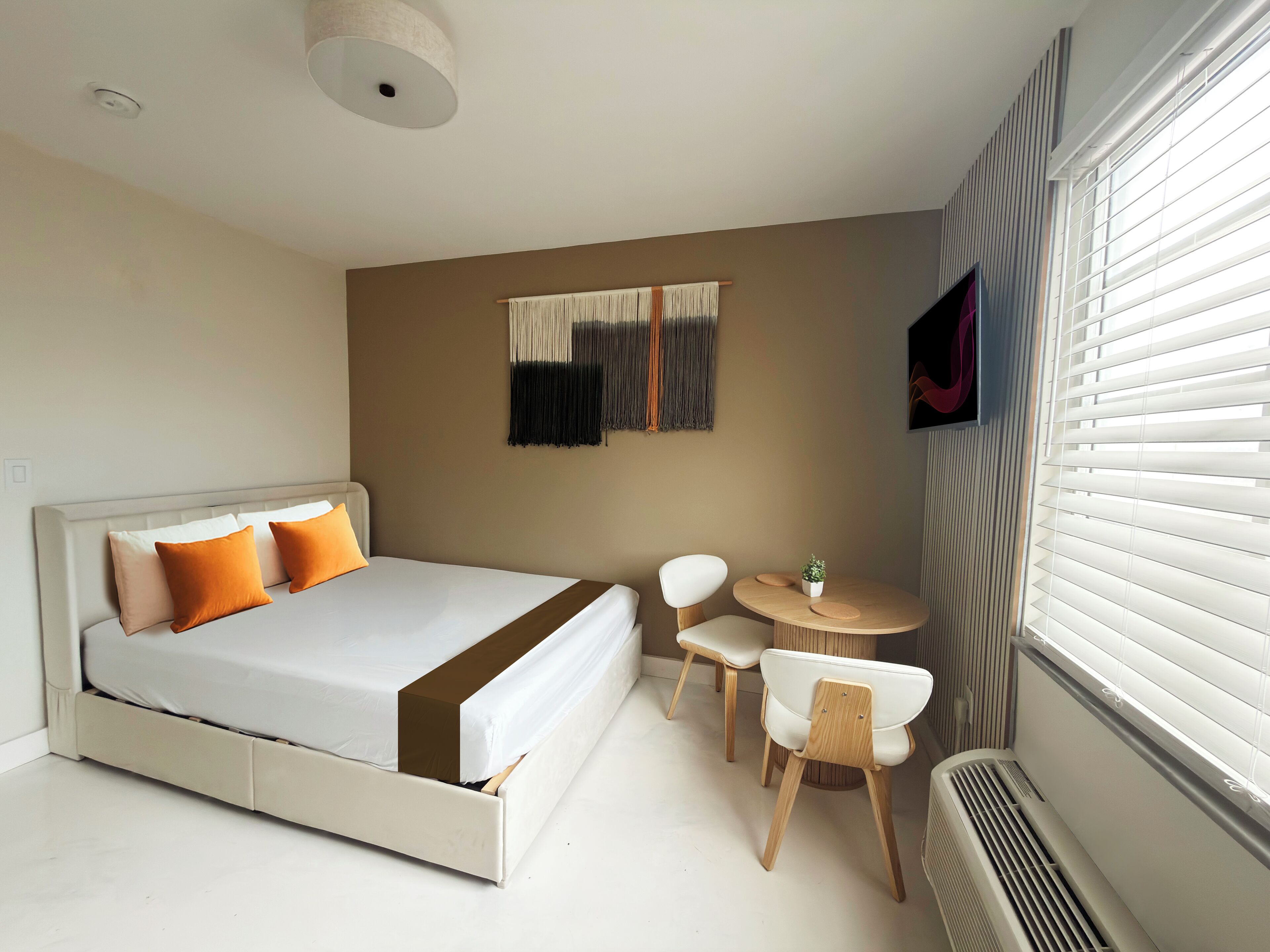 Estudi en suite Deluxe, vistes a la ciutat | Escriptori, planxa i posts de planxar i wifi gratuïta 