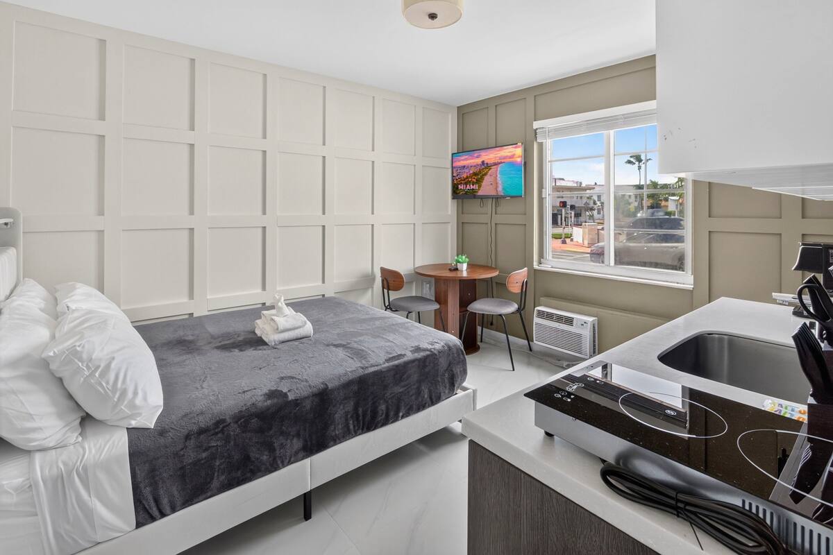 Superior Studio Suite, City View | Hypo-allergenic bedding available, minibar (some free items), desk
