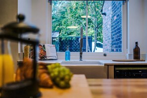 Interior - 6BDR House | Sleeps 16 | Group Friendly (Manchester)