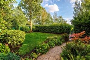 Unclassified image, 3 of 46, button - 6BDR House | Sleeps 16 | Group Friendly (Manchester)