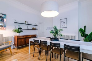 Unclassified image, 4 of 46, button - 6BDR House | Sleeps 16 | Group Friendly (Manchester)