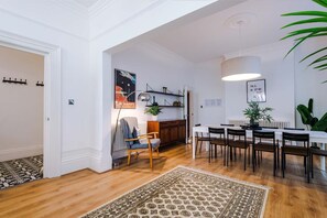 Dining - 6BDR House | Sleeps 16 | Group Friendly (Manchester)