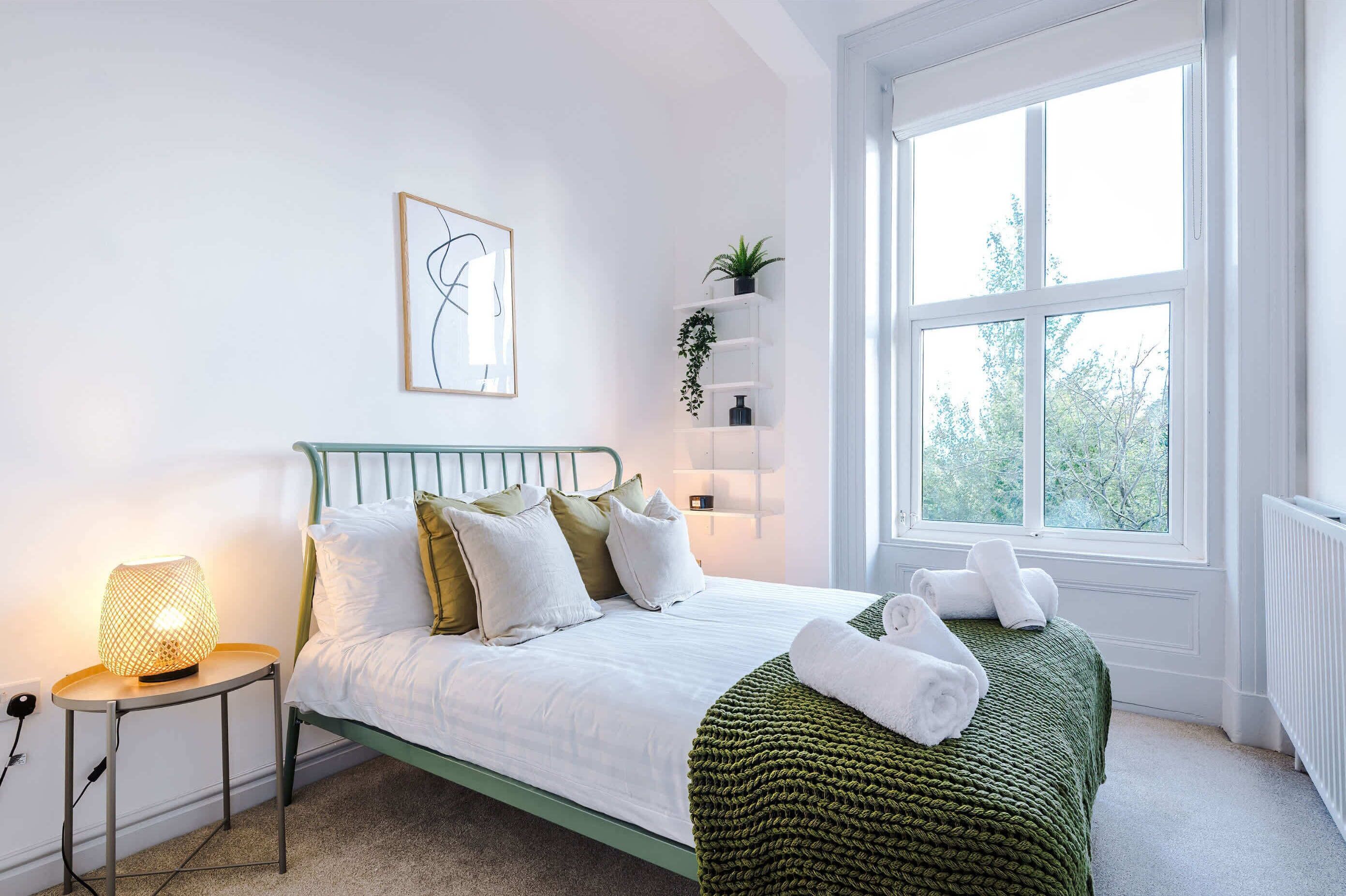 6 bedrooms, iron/ironing board, Internet, bed sheets