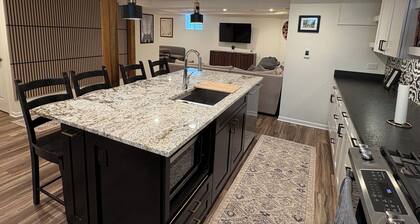 Beautifully renovated 2 bedroom apartment in Frank Lloyd Wright District