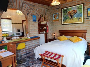 7 bedrooms, iron/ironing board, WiFi, bed sheets