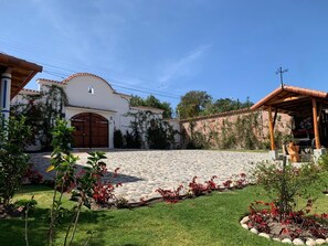 Terrace/patio - Casa Colibris Boutique Villa: 7 Bedrooms, Private Pool and Relaxation (Cotacachi)