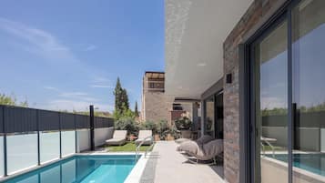 2 outdoor pools, pool umbrellas, pool loungers