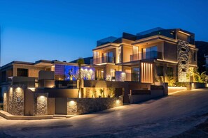 Front of property - Lapis Nera Villas  (Viannos)