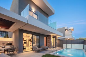 2 outdoor pools, pool umbrellas, sun loungers - Lapis Nera Villas  (Psari Forada)