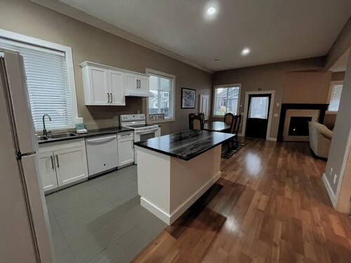 Modern 2BR Walk-Out Suite | 2 Baths | UpperMission