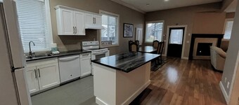 Modern 2BR Walk-Out Suite | 2 Baths | UpperMission