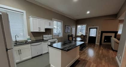 Modern 2BR Walk-Out Suite | 2 Baths | UpperMission