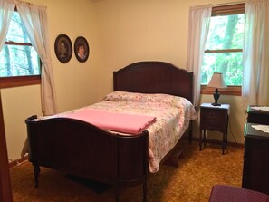 5 quartos, ferros/tábuas de passar roupa, Wi-Fi, roupa de cama