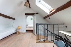 4 Schlafzimmer, Schreibtisch, Bügeleisen/Bügelbrett, WLAN