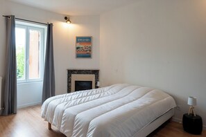 Bureau, fer et planche à repasser, Wi-Fi, literie fournie