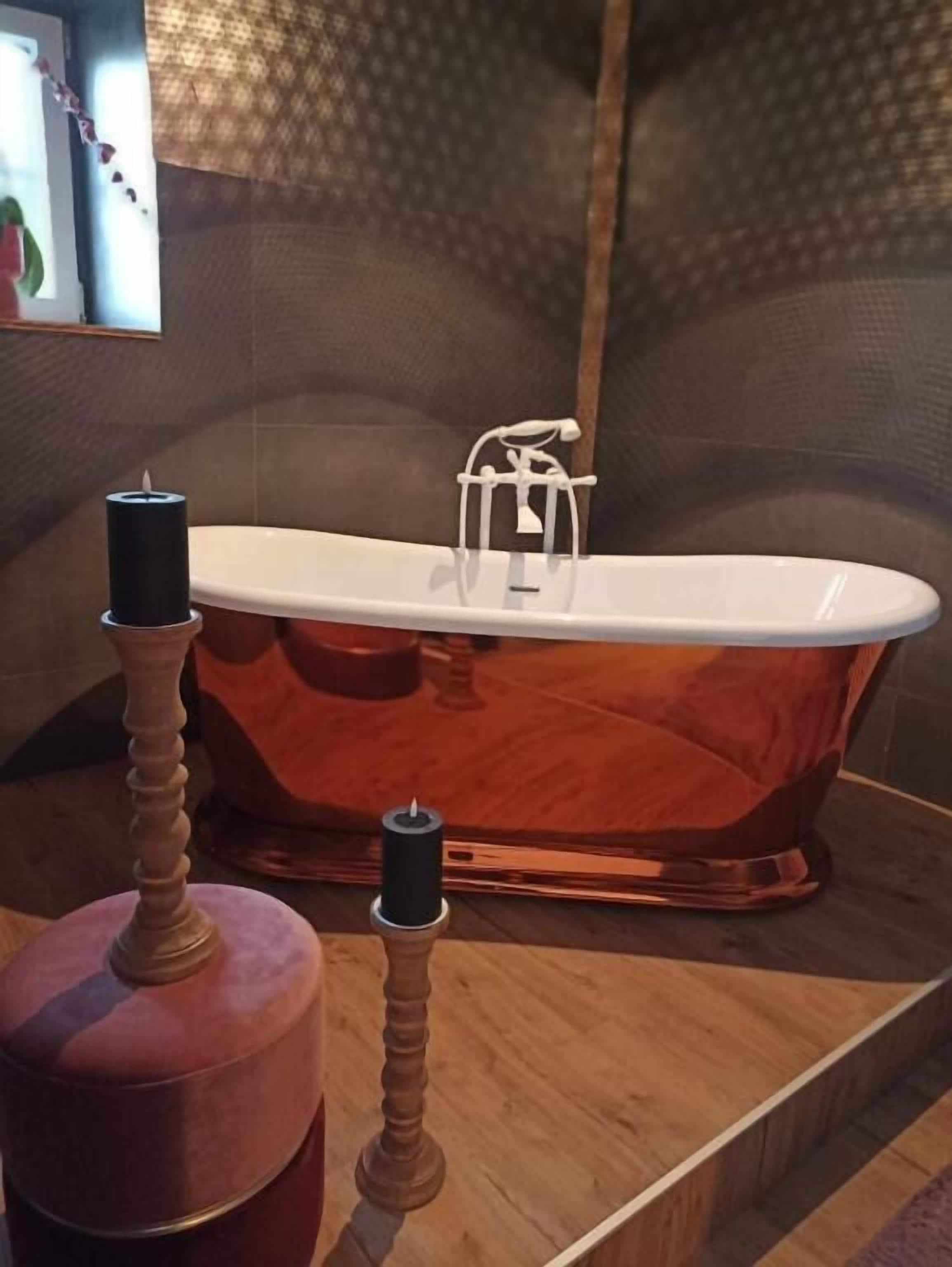 Superior Double Room, Courtyard View | Bathroom