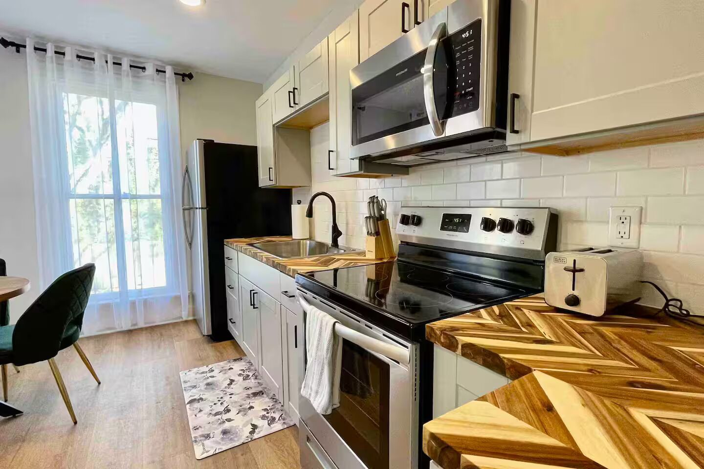 冰箱、微波炉、烤箱、炉灶